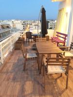 On the beach. Walking distance from all amenities - Ferienwohnung