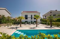 Tea Deluxe Apartment with private Pool - B&B Malinska