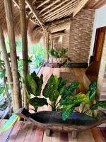 Zimmer mit Queensize-Bett und Gartenblick