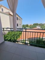 APARTMANI TONI POCE 2 - B&B Primošten