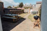 No4 Queens Parade close to Tenby South Beach - B&B Tenby