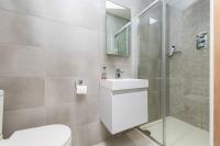 Family-Friendly Retreat between Beach & Mountains - B&B Morfa Bychan