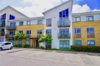 Riverside Apartment with Parking 1 Mile from Town Centre - B&B Kent