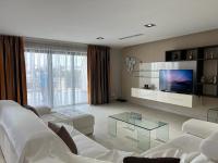 B&B San Ġiljan - Luxury 3-Bedroom Apartment in St Julians - Bed and Breakfast San Ġiljan