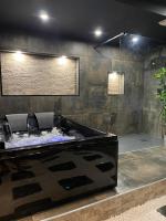 Spa & Love Exotic - Balnéo - Sauna - Parking - Bed and Breakfast Clermont-Ferrand