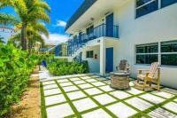 Dog Friendly Beach Condo with Hot Tub and Firepit - Bed and Breakfast West Palm Beach