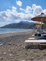 Giant Woman - B&B Tsoútsouros