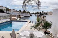 Casa Serenity au canal avec piscine et amarre - B&B Empuriabrava