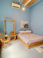 Queen Room with Shared Bathroom
