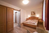 Three-Bedroom Apartment with Shower