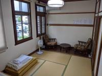 Kamer in Japanse Stijl met Gedeelde Badkamer