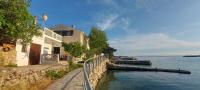 Beachfront House Ugor - Bed and Breakfast Lun