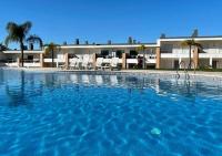 B&B Albufeira - Vila Branca Townhouse w/ Pool & Free Parking - Bed and Breakfast Albufeira