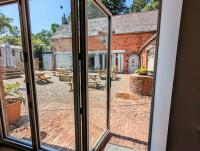 The Livery Cottage at Cefn Tilla Court, Usk - Bed and Breakfast