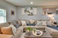 Lake Clinch Waterfront Home: Screened Porches - B&B Frostproof