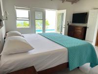 Oceanfront 3 bedrooms, 4beds, AC, WiFi, luxury villa