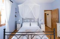 Bougainvillea Tree House - Bed and Breakfast