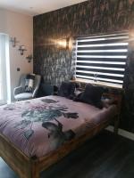 B&B Bridgend - Beautiful MASONS HIDEAWAY studio apartment - Bed and Breakfast Bridgend