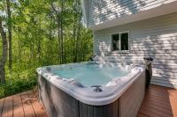 Northern Michigan Hideaway with Hot Tub and Fire Pit! - B&B