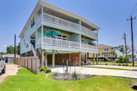 La Porte Home with Balconies Walk to Beach! - B&B La Porte