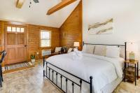 B&B Garfield - Scenic Eureka Springs Cabin Rental with Balcony! - Bed and Breakfast Garfield