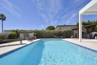 Family house with swimming pool & sea view - Bed and Breakfast Antibes
