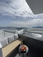 Superior Suite with private outdoor jetted tub and sea view