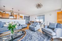 Pebble Paradise Beachfront Family Getaway - B&B Pevensey