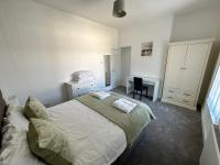 B&B Stockton-on-Tees - 4 bed house off Norton village - Bed and Breakfast Stockton-on-Tees