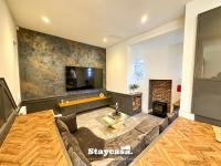 B&B Manchester - Beautiful Detached Villa - Jacuzzi Bath - Parking - Bed and Breakfast Manchester