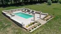 Domaine La Lauren avec piscine chauffée et jacuzzi - B&B Ferrassières