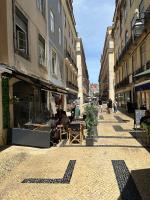 Chic Urban Retreat at Downtown with Balcony & Views, 5th-floor no lift - B&B Lisbon