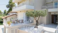 One-Bedroom Apartment with Balcony