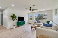 Central Lafayette location w/King Bed & Coffee Bar - B&B Lafayette