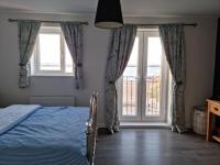 Beach View Couples Retreat Aberavon Beach Direct Seafront panoramic Sea Views large driveway parking - B&B Port Talbot