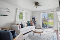 Charming Home-Pet-Friendly-LG Fenced Backyard - Bed and Breakfast Rapid City