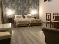 Camera Tripla Classic