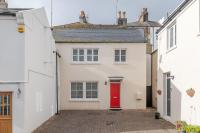 Beachfront Getaway 2-Bedroom House with FREE Private Parking & Patio - B&B Brighton
