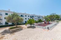 Casa do Lagar 2BDR - 4 mins walk train station - quiet - balcony - wi-fi - B&B