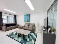 Nimman home 4 bedroom near One Nimman - B&B Chiang Mai