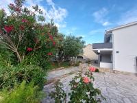 Apartments Crnko, 50m from the beach with free parking and drinkable tap water - B&B Vir