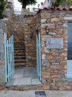 Νοσταλγός-Πέτρινο σπίτι με θέα στο Αιγαίο - B&B Skópelos