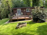 B&B Kent - Eve’s Contemporary Cabin in Kent Woodland Setting - Bed and Breakfast Kent