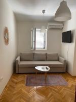 First line Apartment Petrovac - B&B