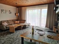 Ferienwohnung mit 1 Schlafzimmer, Balkon und Bergblick