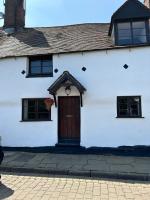 Bewdley River Cottage - Free private gated parking for 2 cars - River front location - Chambres d'hôtes Bewdley