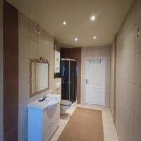 Basic Triple Room with Shared Bathroom