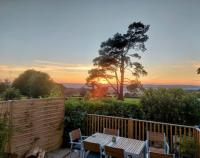 Minutes from Lyme Regis Self-Catering Suite with Stunning Countryside Views & Double Bath - B&B