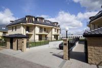 Villa Piano Apartments - 2 Bedrooms - Air Conditioning - Garage - Near Warsaw Airport - Chambres d'hôtes Józefosław