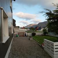 Experience unique Faroe Islands holiday home by the sea with great views, fully equipped kitchen and reliable Wi-Fi - Bed and Breakfast Norðragøta